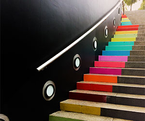 escalier multicolore 
